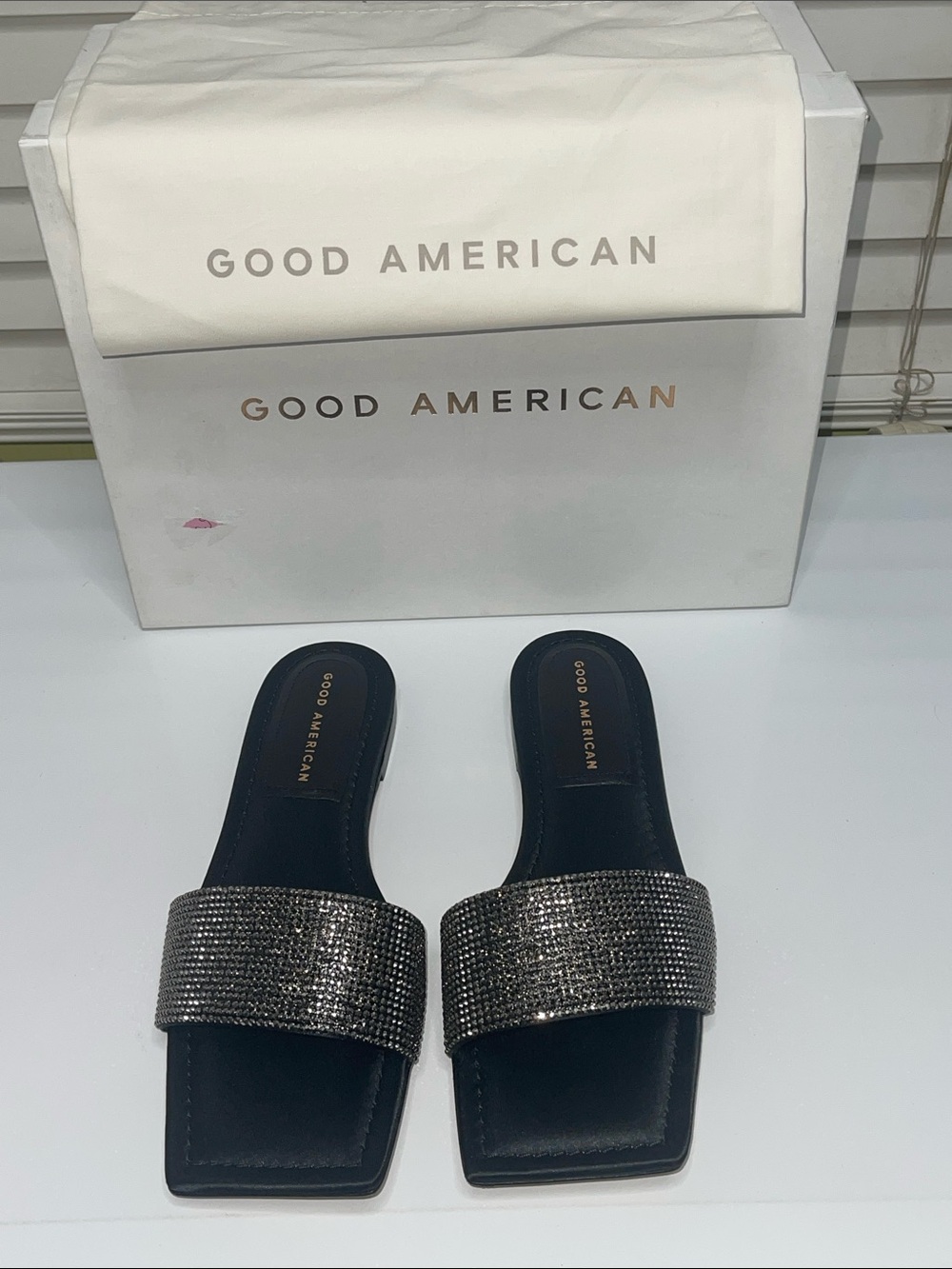 Good American NWT Black Crystal-Embellished bonded leather Slides size 8